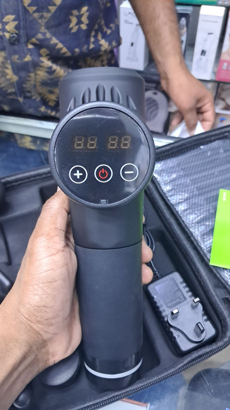 ماساژور تفنگی (Fascial Gun) حرفهای مدل دکمه لمسی با نمایشگر دیجیتال 