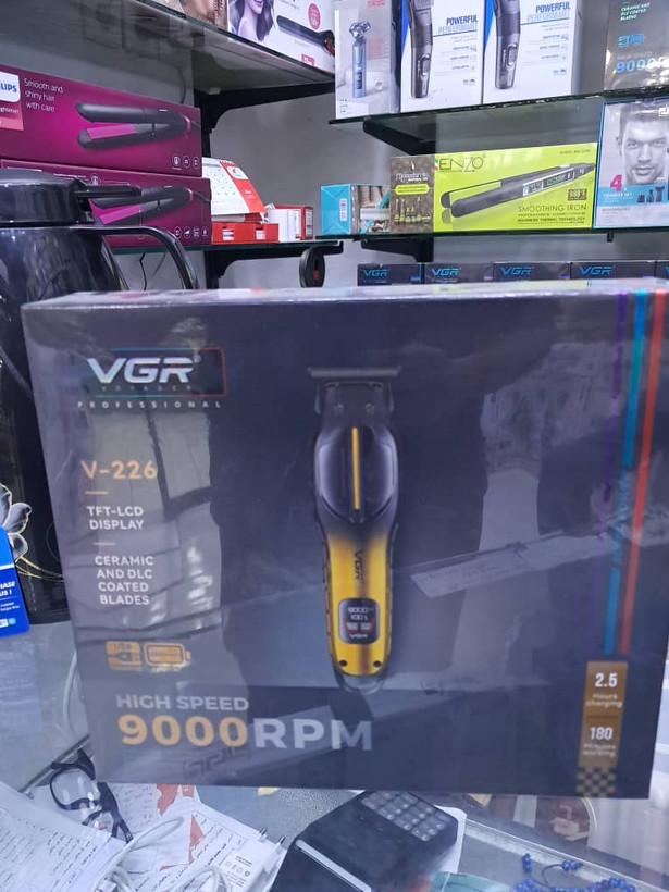 ماشین اصلاح و خطزن حرفهای وی جی آر (VGR) مدل V-226 - موتور سوپر توربو ۹۰۰۰ دور - تیغه سرامیکی و DLC